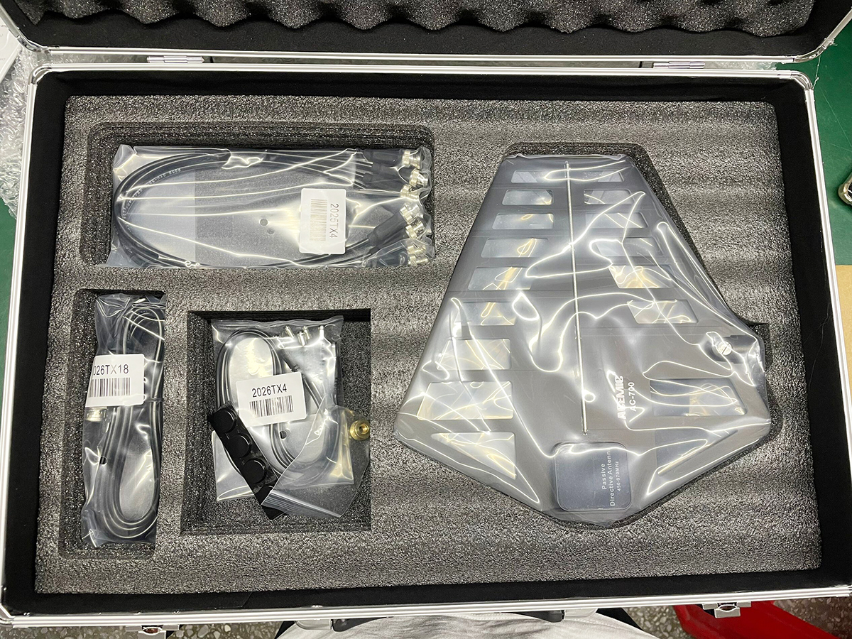 AC-700 Active Antenna Combiner for In-Ear Monitor System