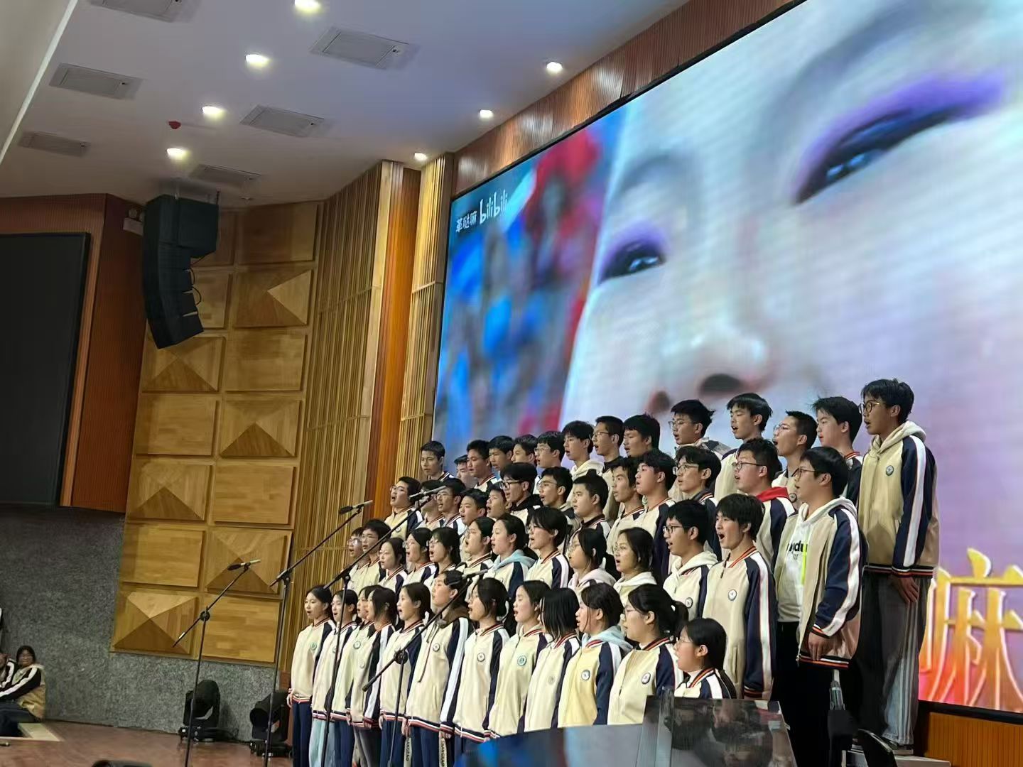 RT-1 Plug-On UHF XLR Wireless Microphone Adapter